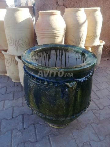 Pots en terre cuite uniques pour la décoration intérieure et extérieure.