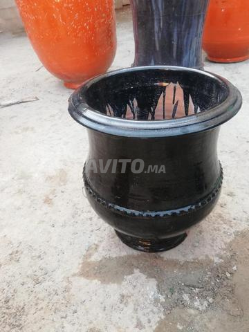 Pots en terre cuite uniques pour la décoration intérieure et extérieure.