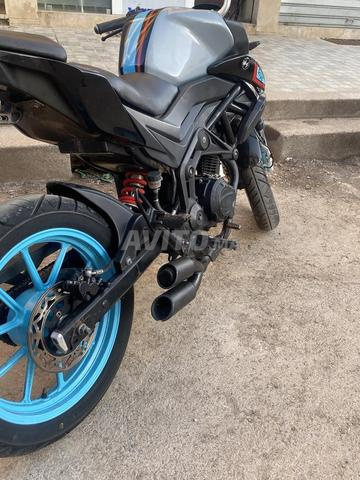 Moto motard - 2