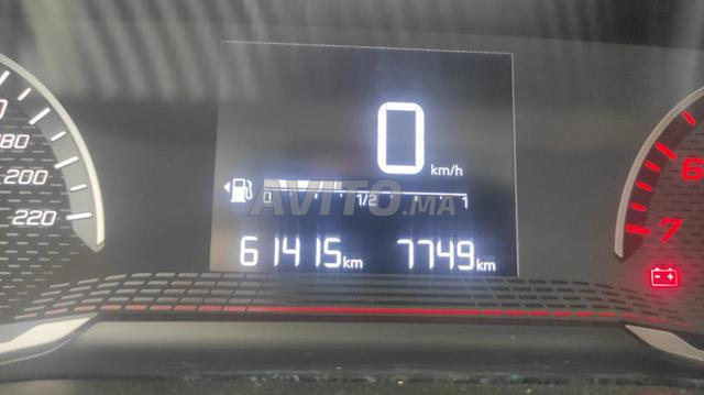 Particulier vend une 208 en excellent état