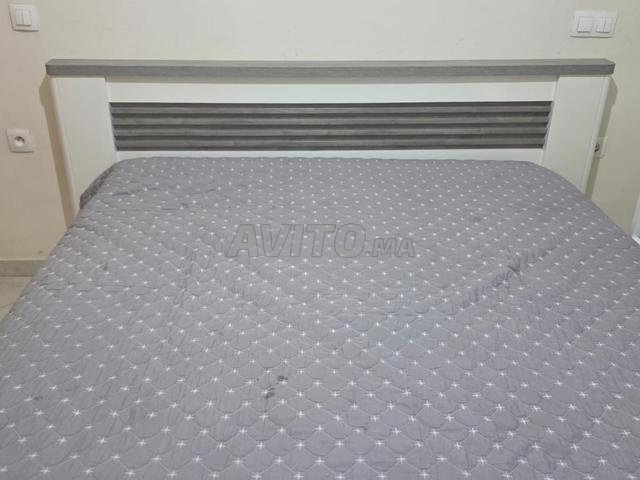 Lit avec matelas à vendre - 2
