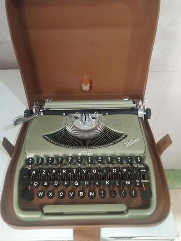 Machine à écrire Groma Kolib année 1950