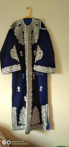 Caftan en satin brodé de pierres précieuses, héritage ancien