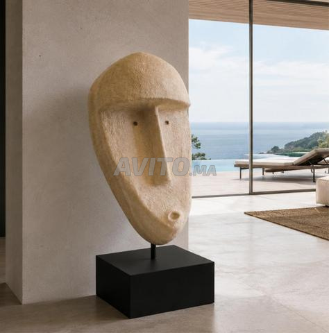 Masque sculptural design moderne