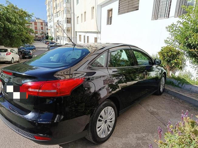 Ford focus 3 berline très bonne état 