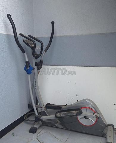 2 vélos : un normal et un de sport