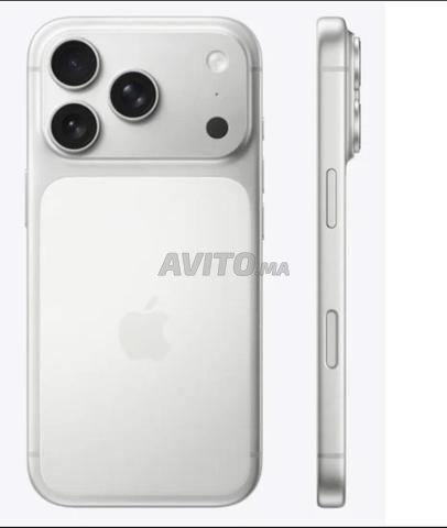 iPhone 17 Pro Max (blanc) avec chargeur et boîte
