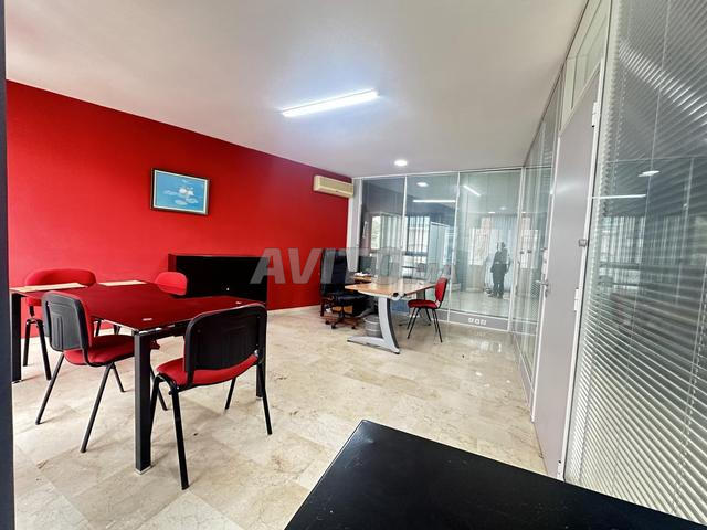 Bureau de 90m2 à louer à Benjdia 17ème étage - 2