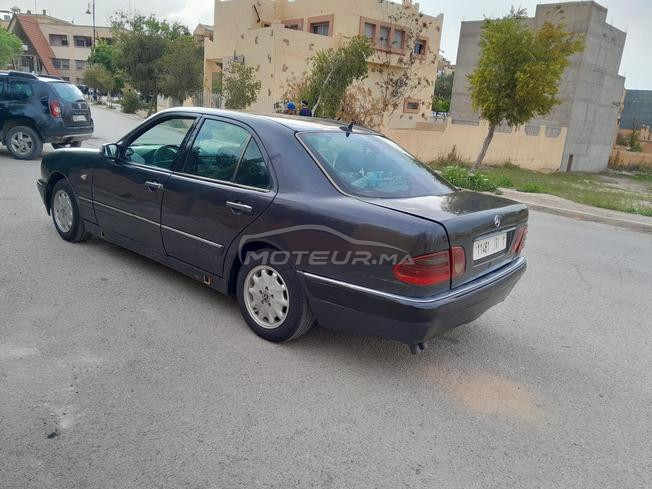 Mercedes 220 très bonne état modèle 99 diwana 2000