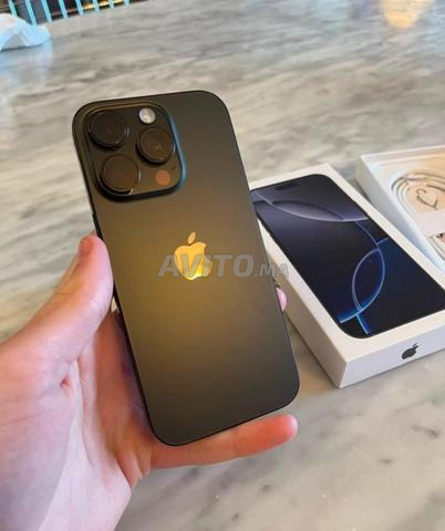 IPHONE 16 PRO (comme neuf)