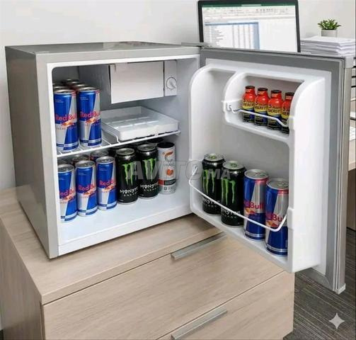 Petit réfrigérateur au design moderne et élégant