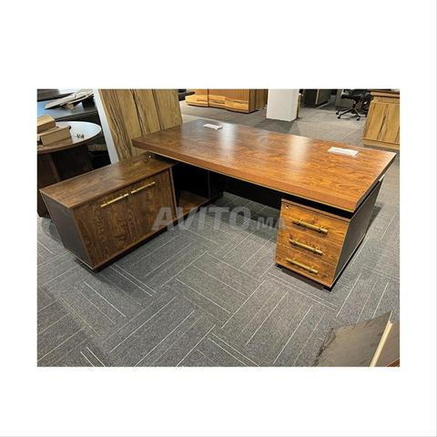 Bureau importé moderne pour espaces professionnels - 2
