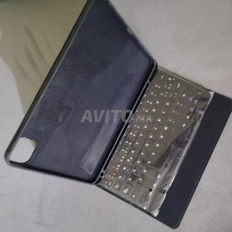حافظة آيباد برو 11 بوصة مع لوحة مفاتيح