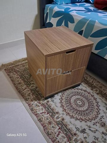 Deux tables de nuit - 2
