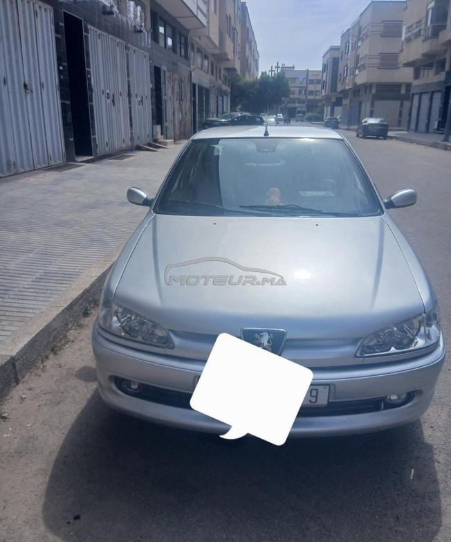 voiture Peugeot en bon état général