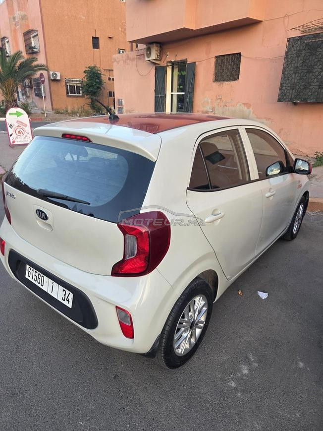 belle voiture comme neuve