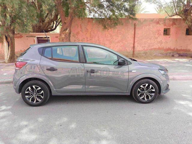 Dacia Sandero peinture maison encore neuve