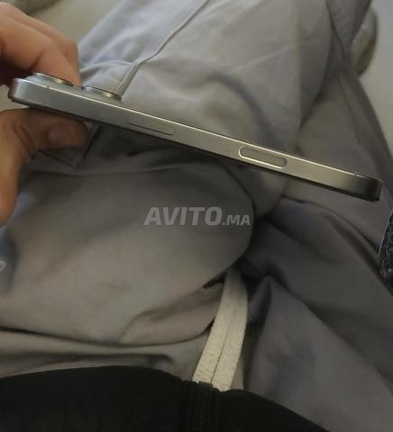 iPhone 16 PRO GRIS ARGENT - 2