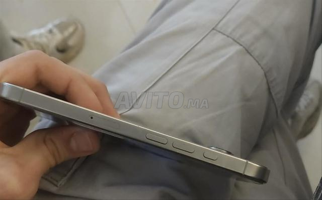 iPhone 16 PRO GRIS ARGENT