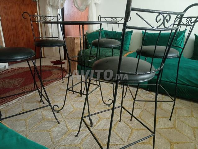 Table avec 5 chaises - 2