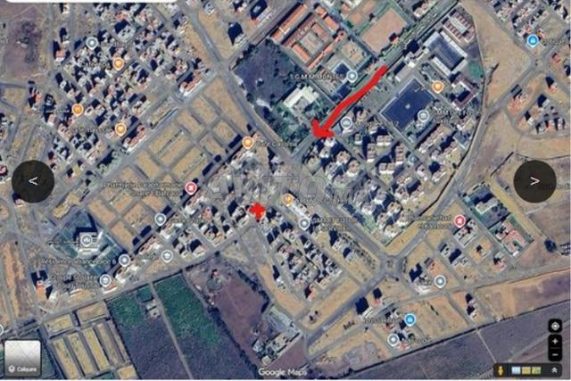 Terrain commercial d'angle de 90 m²