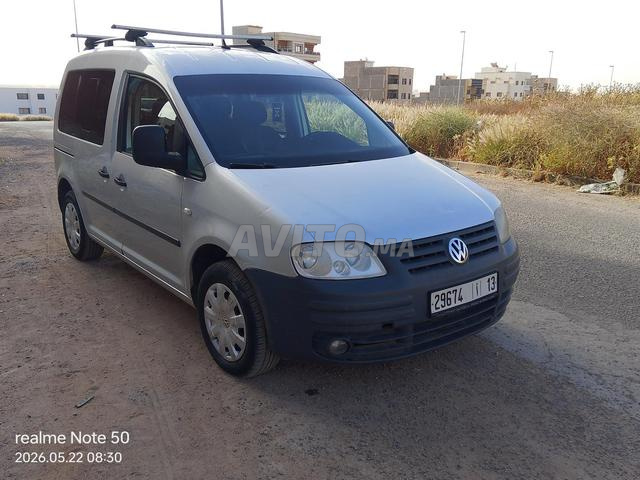 Voiture propre, moteur en marche - 2
