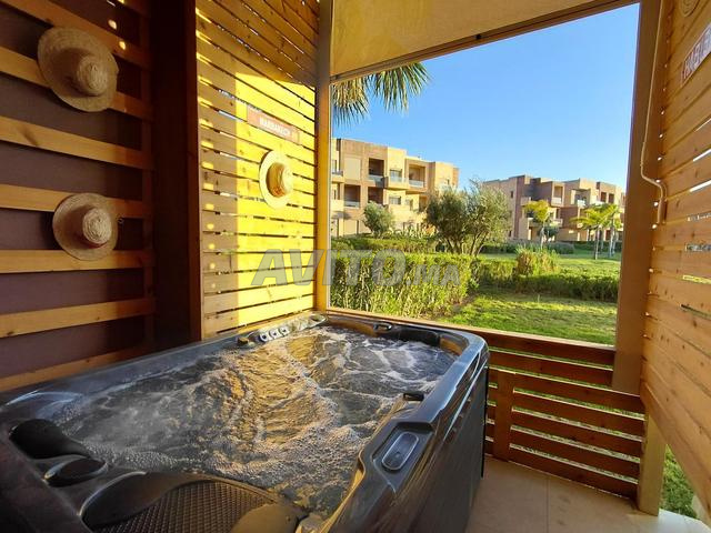 Appartement avec jacuzzi résidence avec piscine - 2