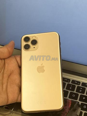 iPhone 11 pro avec chargeur