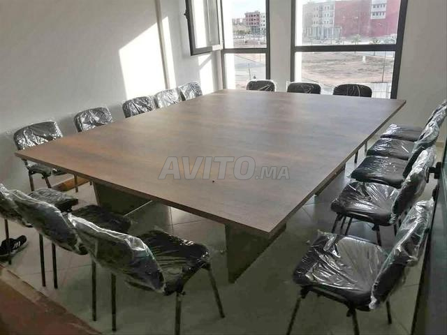 TABLE DE RÉUNION