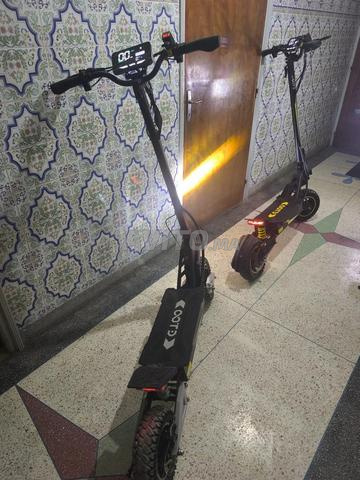 2 trottinettes et vélo électrique