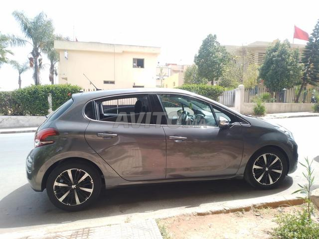 PEUGEOT 208 - 2