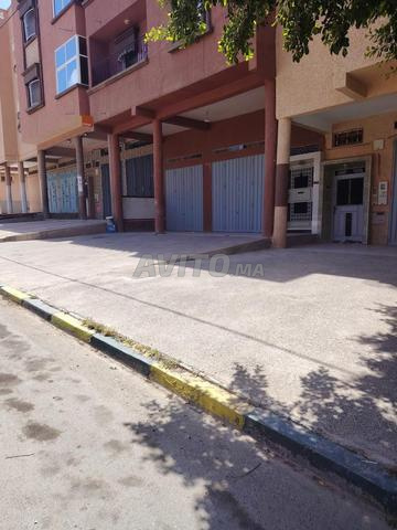 Garage à louer dans le quartier Nakheel, rue principale - 2