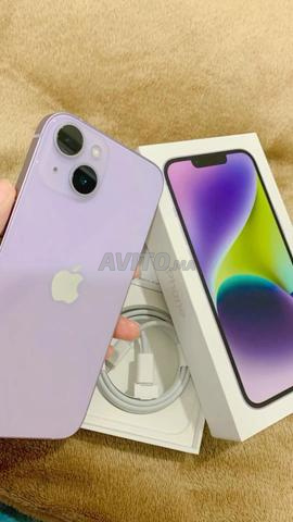 iPhone 14 avec câble original