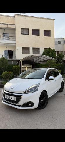 Peugeot 208 Diesel Manuel 2018 à Fès