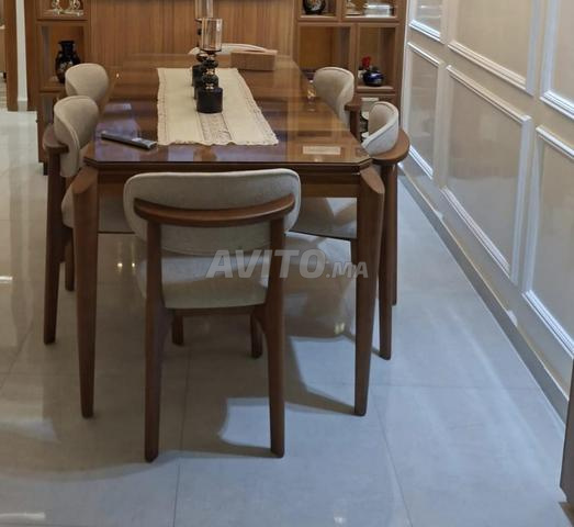 Une magnifique table de salle à manger - 2