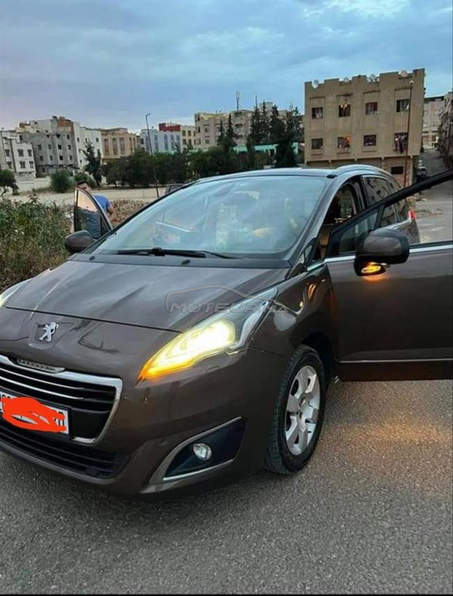 سيارة عائلية رائعة للبيع 