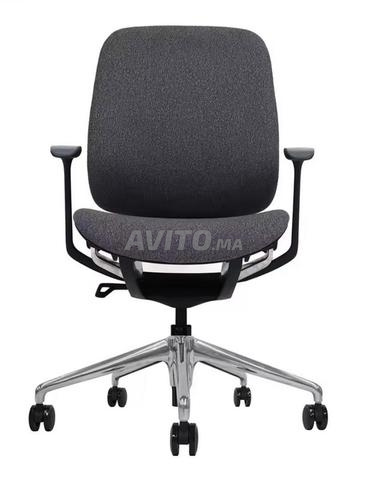CHAISE EN TISSU A ROULETTES - 2