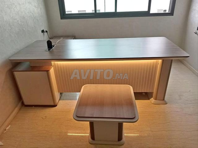 💡 Avec une touche de luxe moderne LED Bureau importé avec éclairage