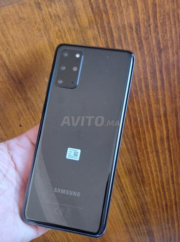 Galaxy S20 plus 8Go/128G/64Mpx comme Neuf 