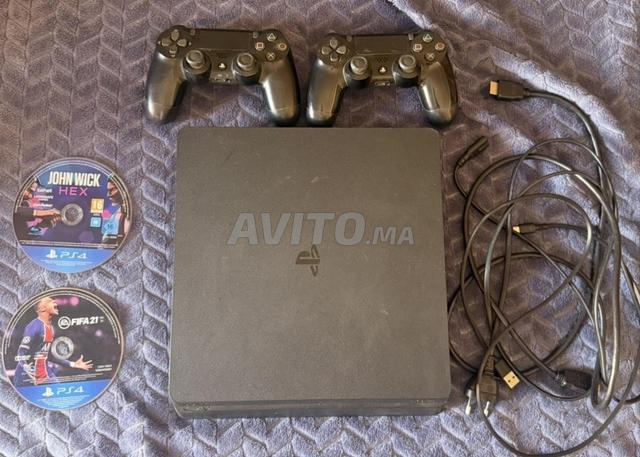 PS4 slim 2 jeux 2 manettes