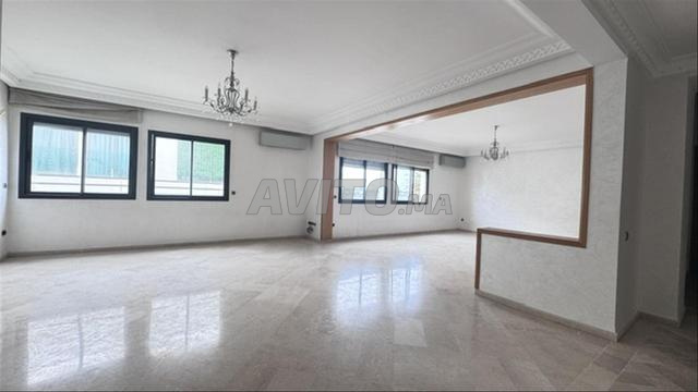Appartement en hauteur dans résidence fermée
