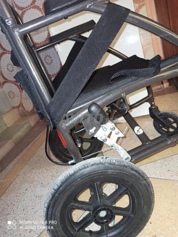 Fauteuil roulant pliable en très bon état - 2