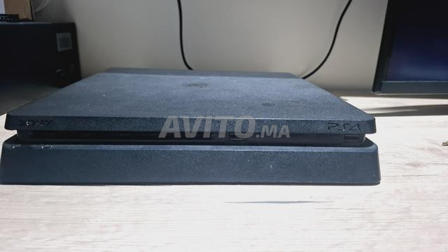 PS4 Slim 1TB avec 2 Manettes et Compte FC25 Offert