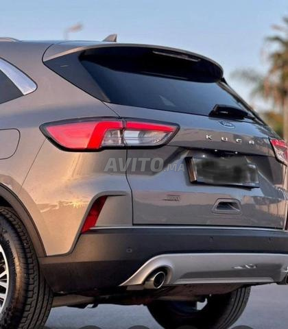kuga titanium économique