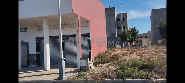 بقعة تجارية 90 متر شوكة ،محفظة