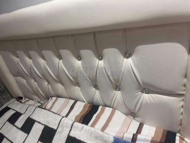 Lit 1.2 avec matelas et table de chevet