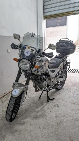 هوندا CBX تويستر