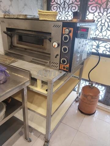 Pizza Italia avec table - 2