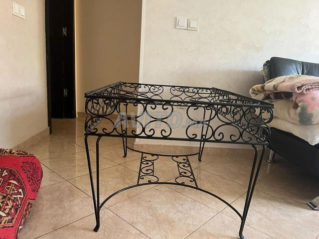 Une table en fer - 2