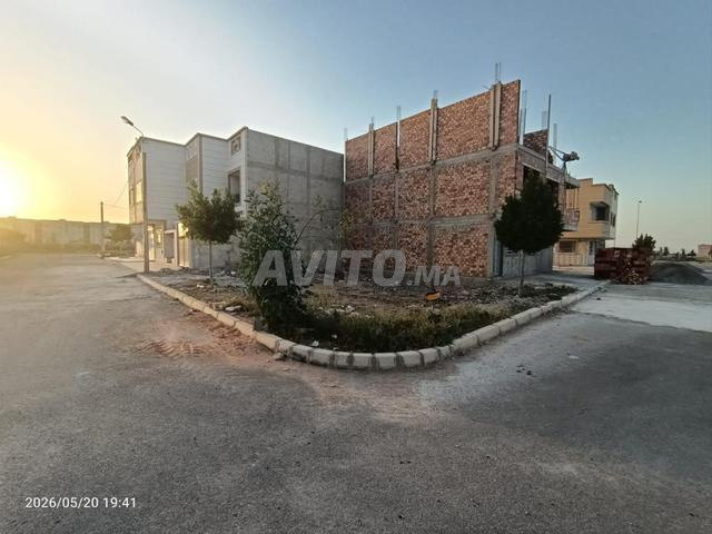 Terrain à vendre 135m 2f - Rte Al Aounia